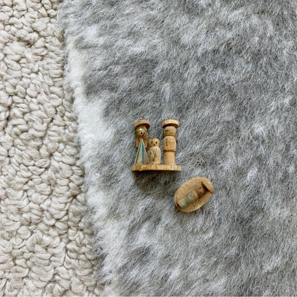 Vintage Tiny Miniature Holy Family - Picture 2 of 10